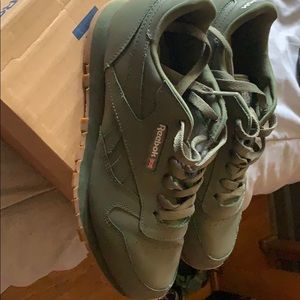 Reebok Classics 🐢(Olive Green)